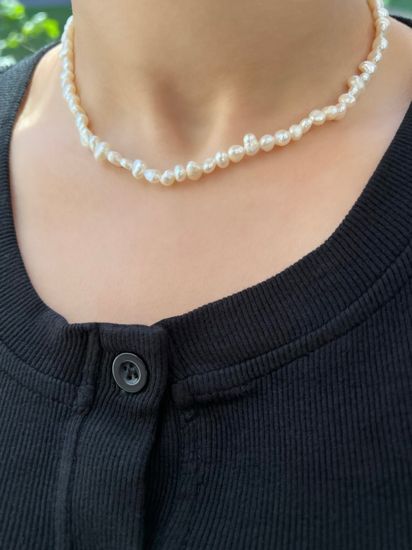 Nia Irregular Pearl Necklace