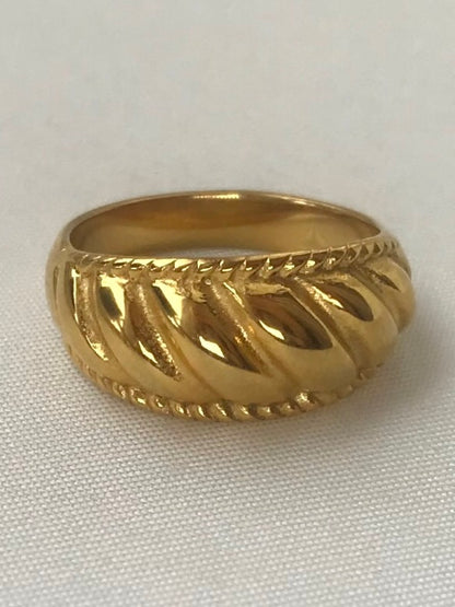 Havana Gold Ridged Croissant Ring