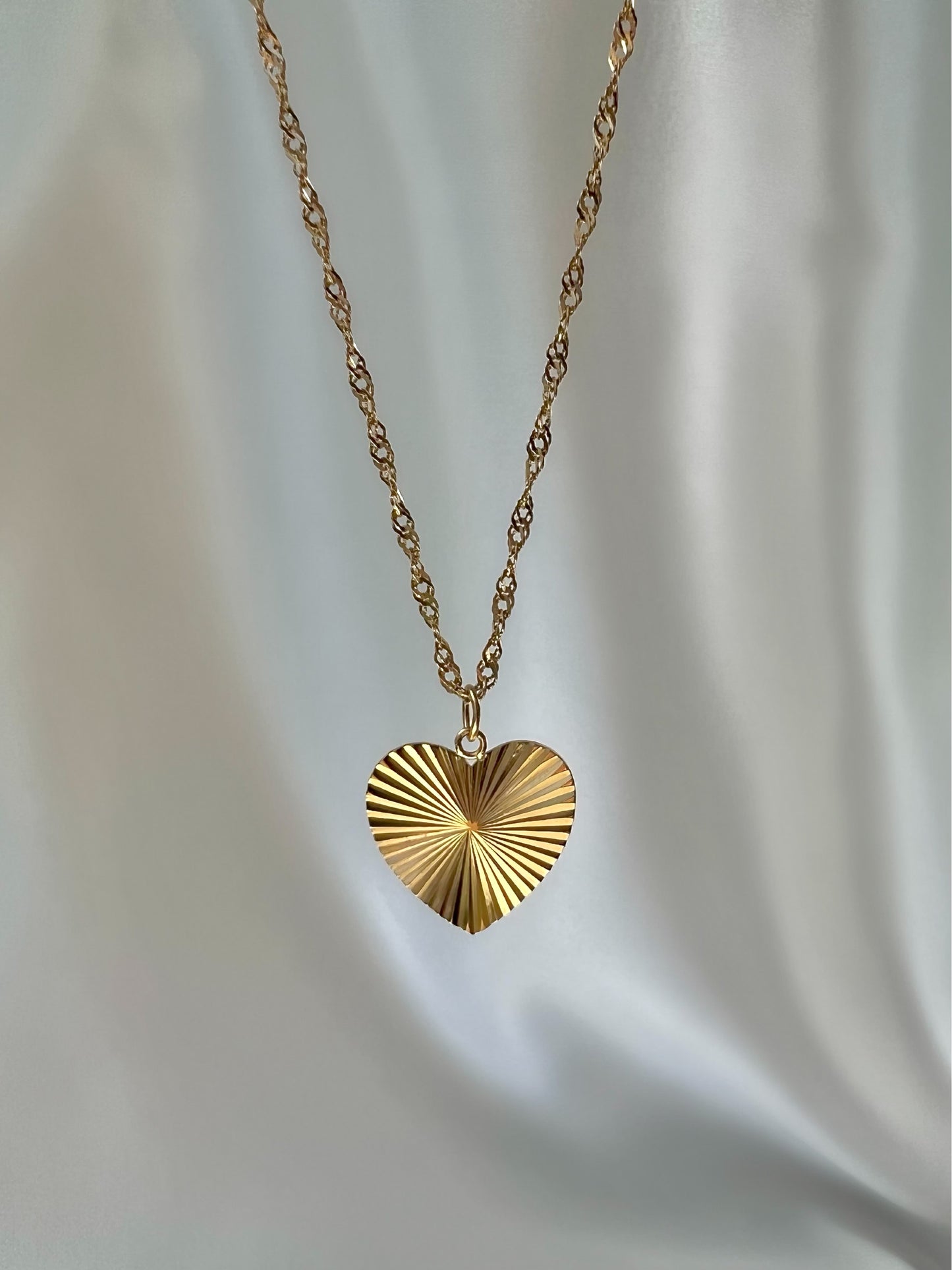 Kara Heart Burst Necklace